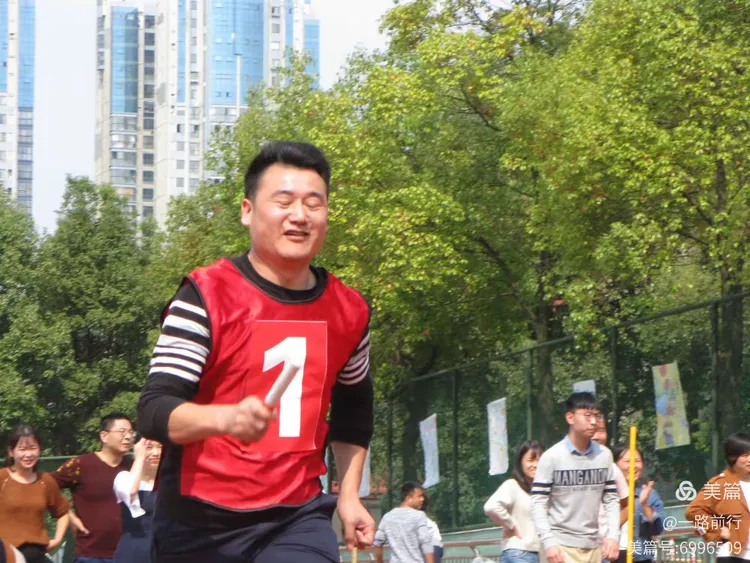 包含联赛进程激烈，百米冲刺精彩纷呈的词条