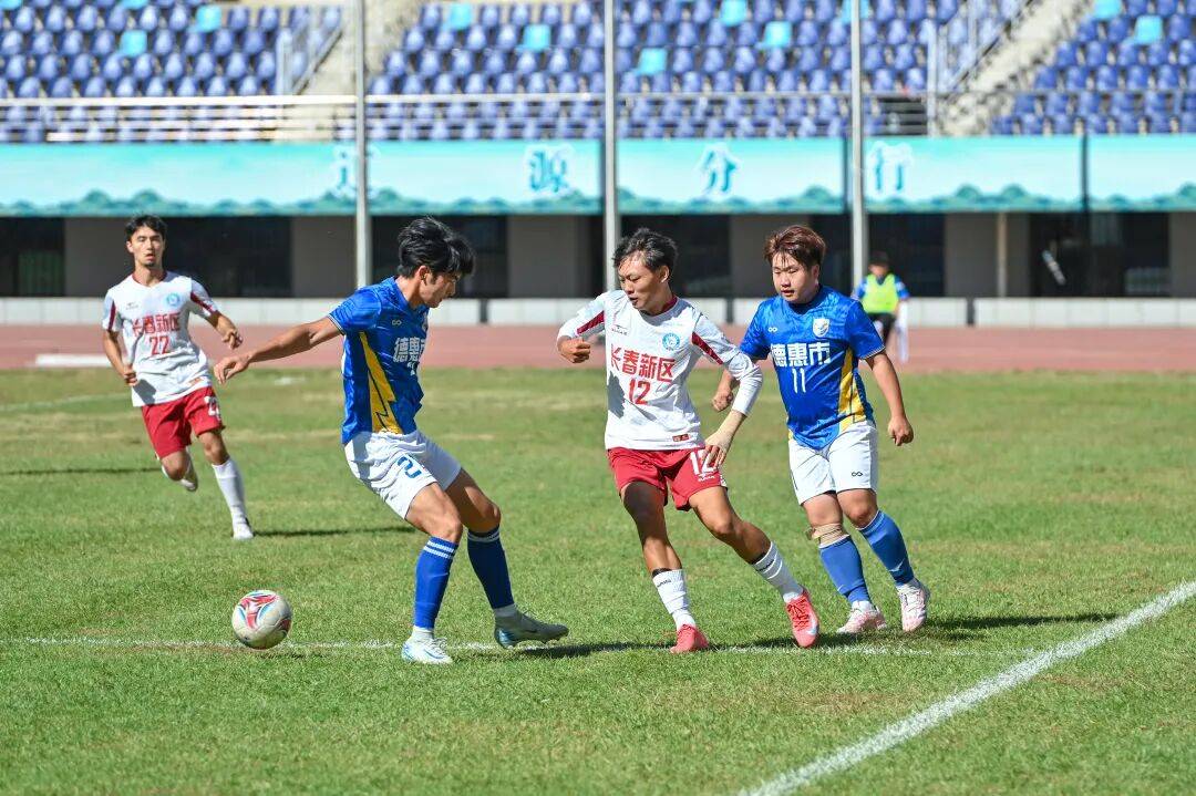 国内足球赛场风云再起，燃情展现竞技风采的简单介绍