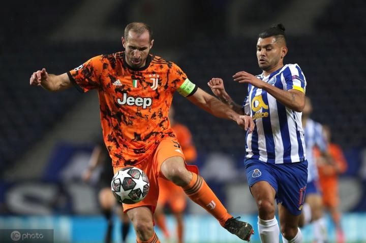 aoa体育体育网页版入口-基耶利尼在社交媒体上发表言论引发争议，遭到球迷批评和辩护的简单介绍