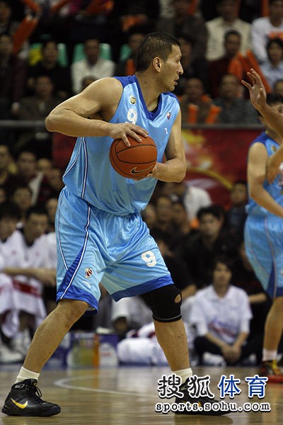 CBA赛场上的罗伯特-高登：多面手的全能篮球运动员的简单介绍