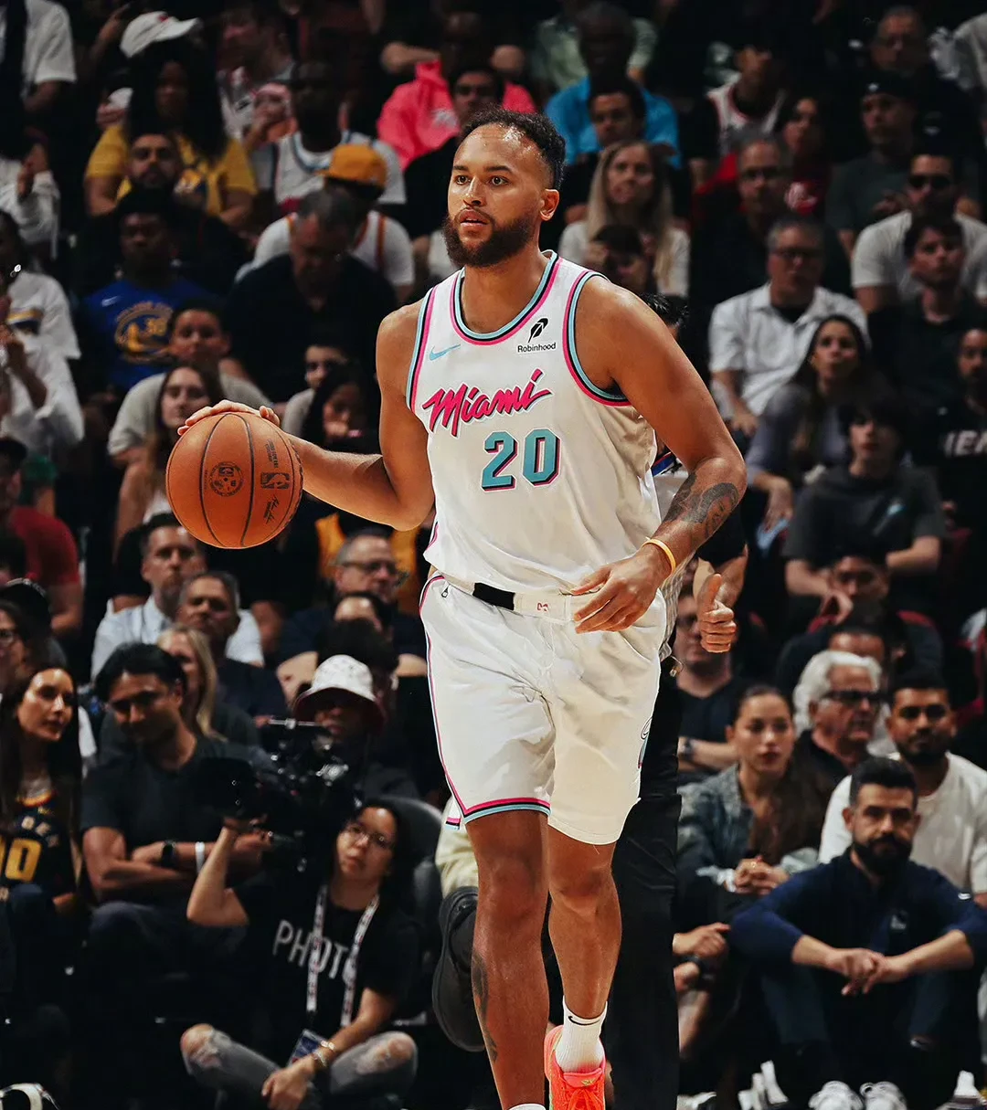 aoa体育体育在线登录-凯尔特人逆转热火继续领跑东部