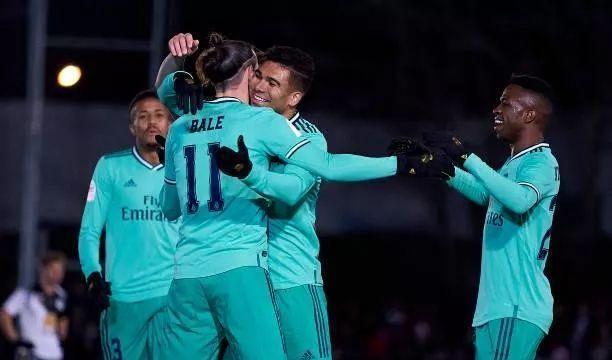 包含伯恩利壮烈逆转，淘汰对手晋级赛场的词条