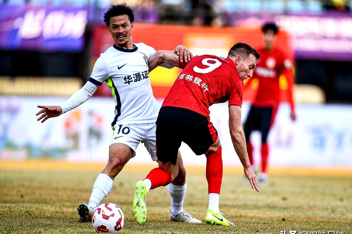 河南建业力克长春亚泰，保住保级希望的简单介绍