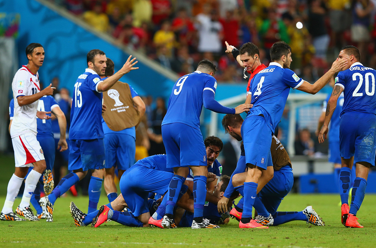 aoa体育-国际足球对决在即，球队展现统一战线