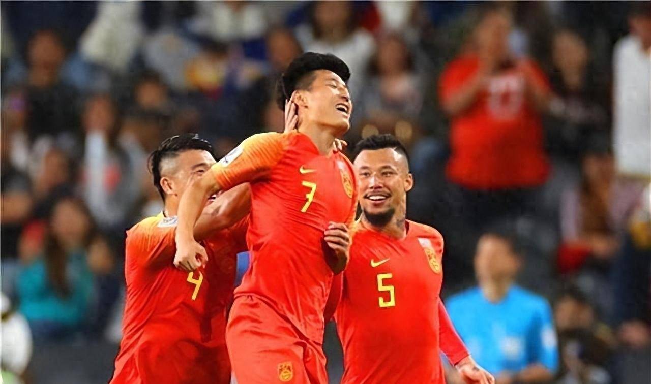 中亚球员突破重围，取得胜利